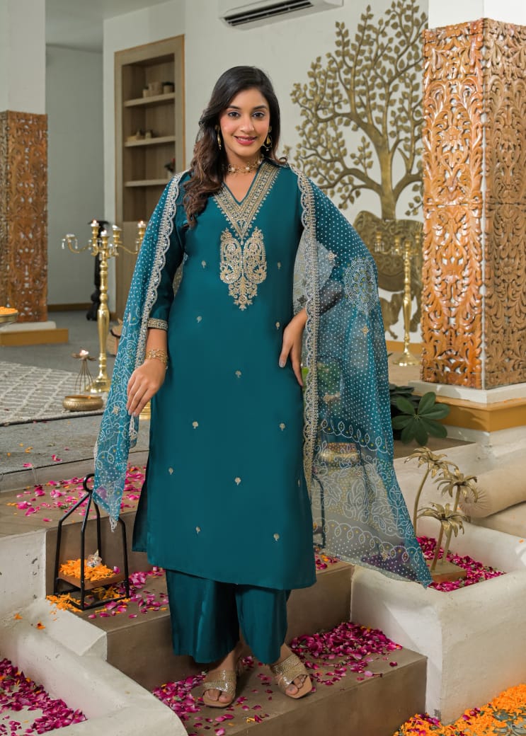 Straight Suit in Pure Crape Silk