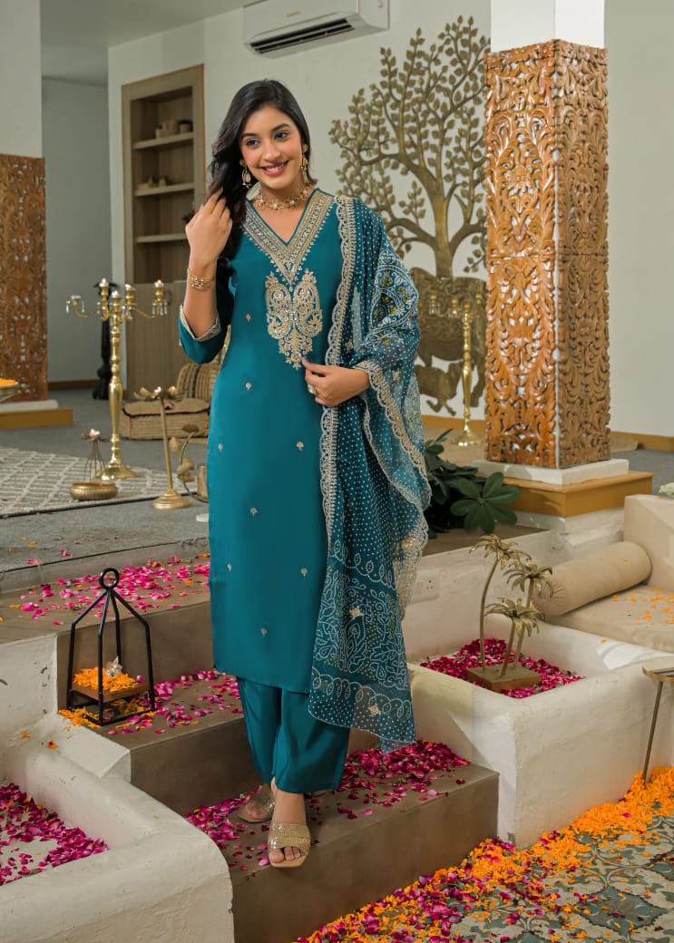 Straight Suit in Pure Crape Silk