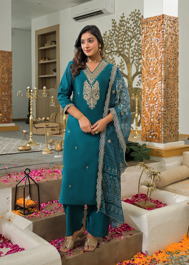 Straight Suit in Pure Crape Silk
