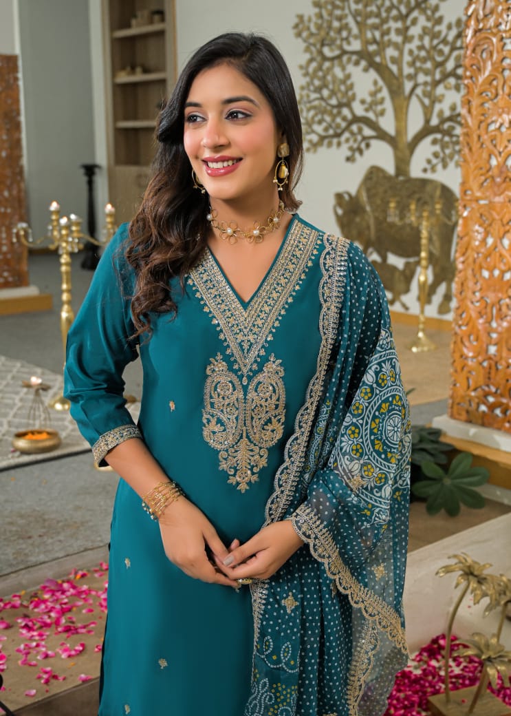 Straight Suit in Pure Crape Silk