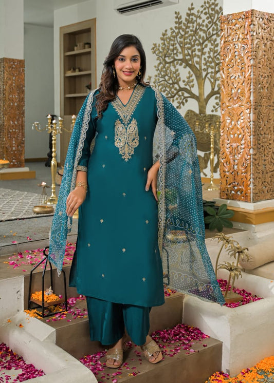 Straight Suit in Pure Crape Silk